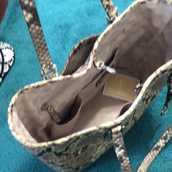 Michael Kors python print. SOLD ON ANOTHER SITE‼️ - Picture 3 of 8